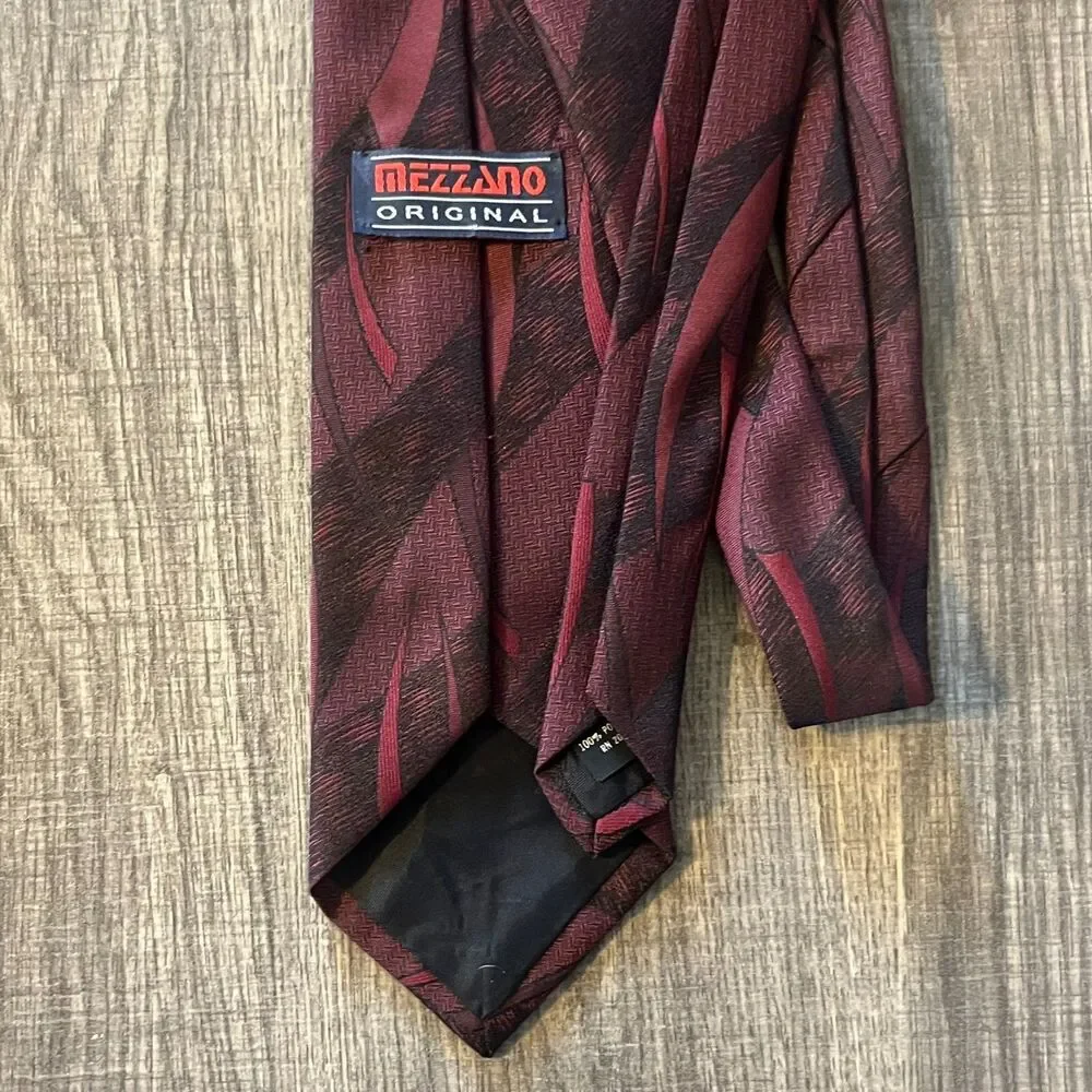 Mezzano Original Mens Tie Burgundy Black Geometric Abstract Made in USA RN 20170